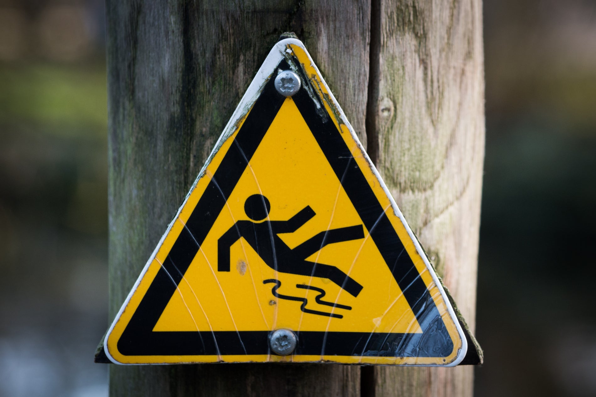 How to Avoid a Dangerous Slip-and-Fall This November