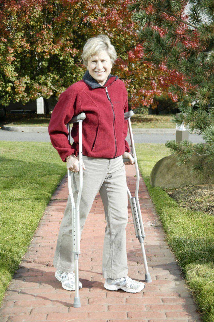 Walking Crutches with Underarm Pad and Handgrip YOUTH